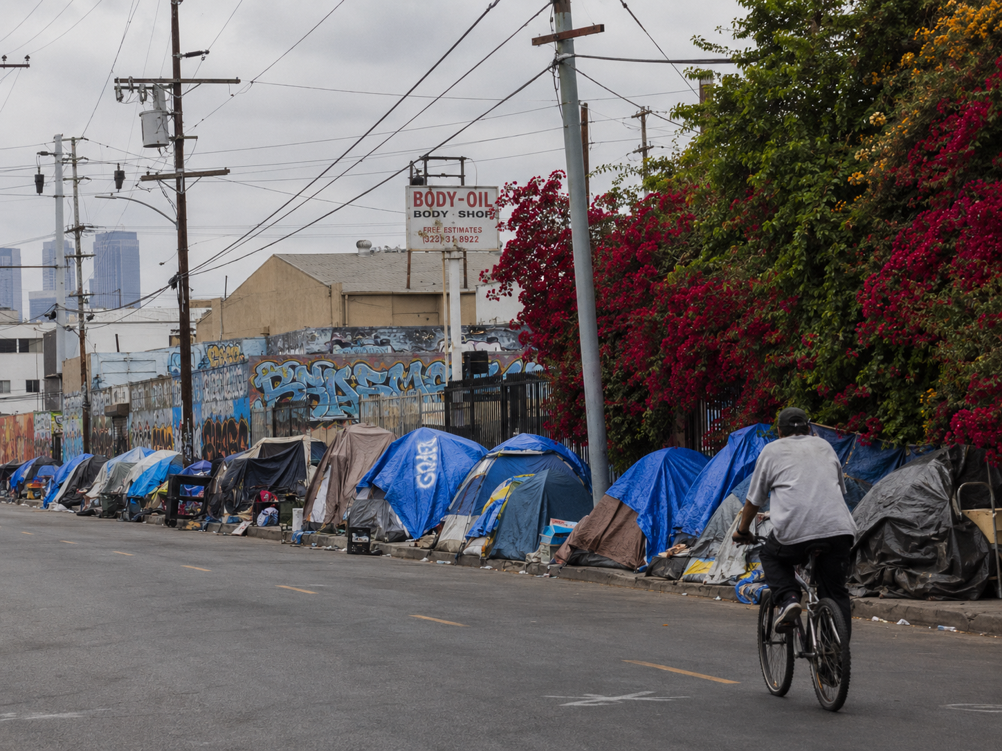 Community volunteers supporting homelessness relief work